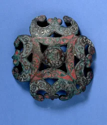 Berg mit Champlevé-Dekoration, ca. 2. Jahrhundert n. Chr.